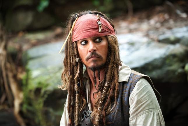 Johnny Depp jako Jack Sparrow w filmie "Piraci z Karaibów"