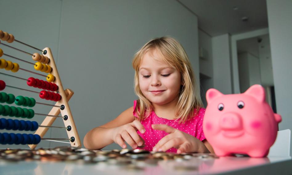 Konto dla dziecka na ferie. 8 banków kusi promocjami