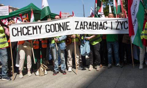 Jaka płaca, taka praca. Wychodzi tak sobie, bo Polacy najmniej zaangażowanym narodem w Europie