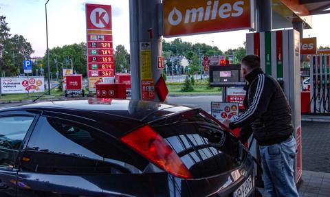 PIPP: Średnia cena benzyny PB95 w Polsce w ciągu miesiąca wzrosła o 0,60 zł