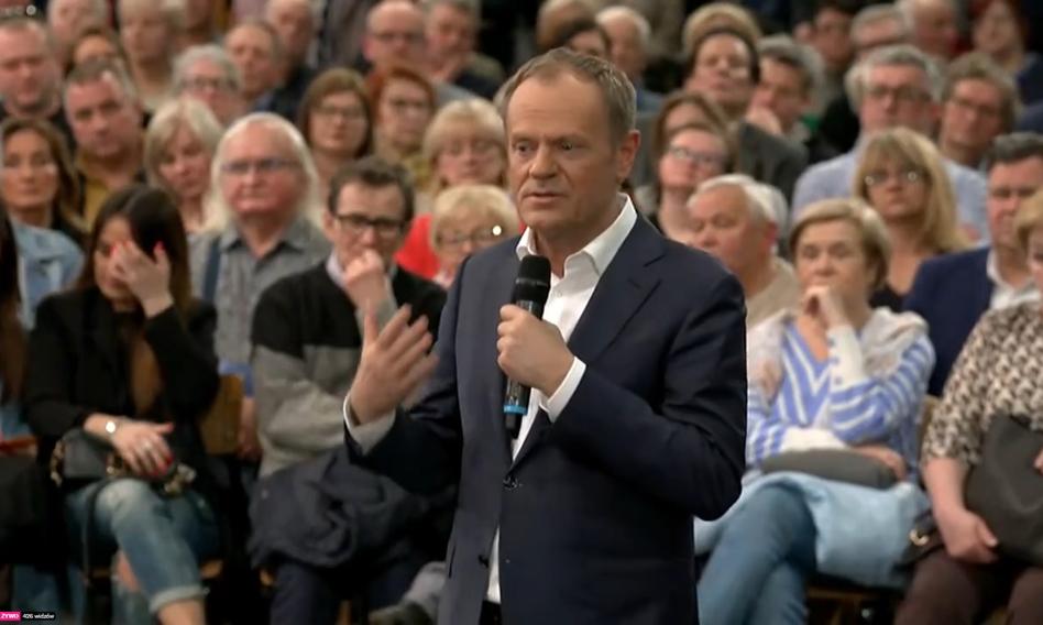 Nowe świadczenie socjalne. Tusk zapowiada "babciowe"