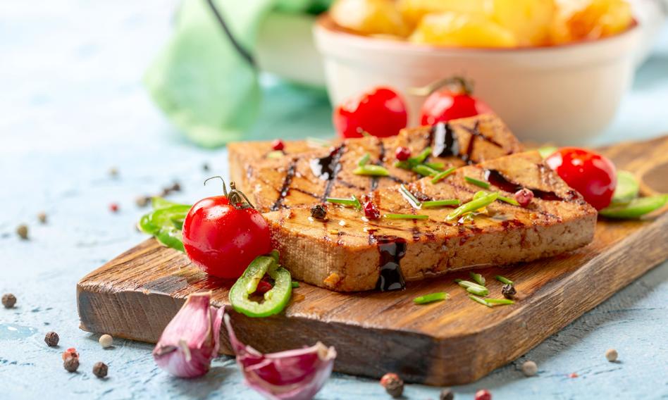 "Wegański burger" czy "stek z tofu" będą zakazane? TSUE uporządkuje kwestię używania takich nazw