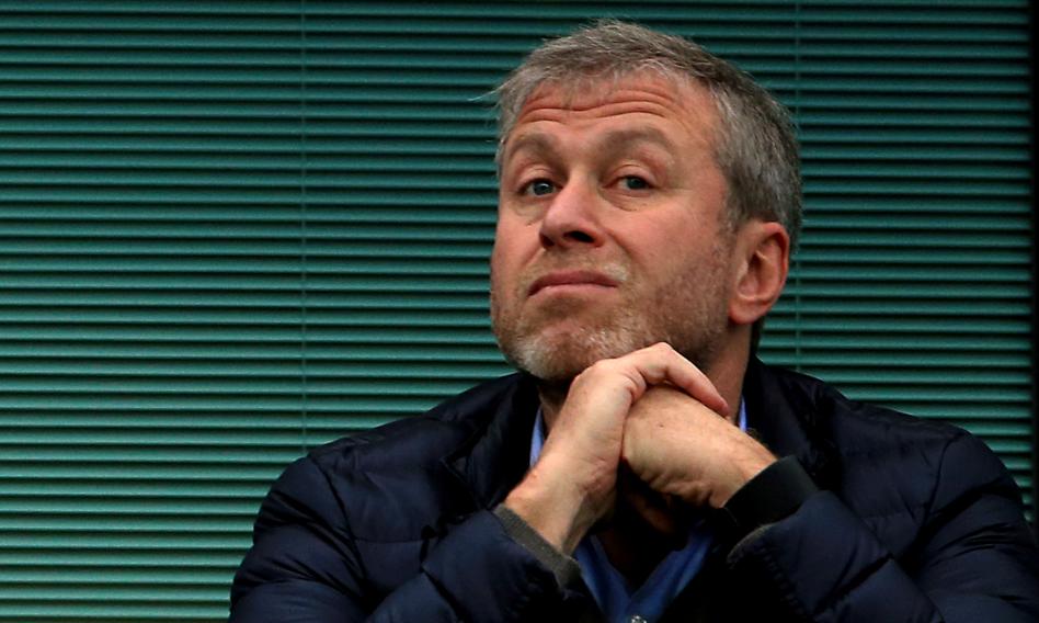 Samolot Abramowicza wylądował w Moskwie. BBC określa oligarchę "kasjerem Putina"