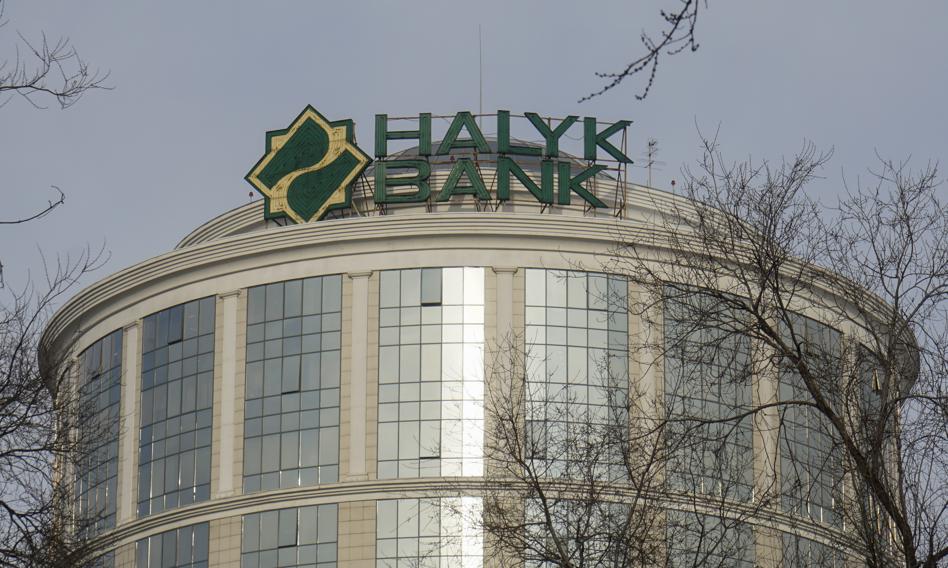 Największy bank w Kazachstanie przestał obsługiwać karty rosyjskiego systemu płatniczego Mir