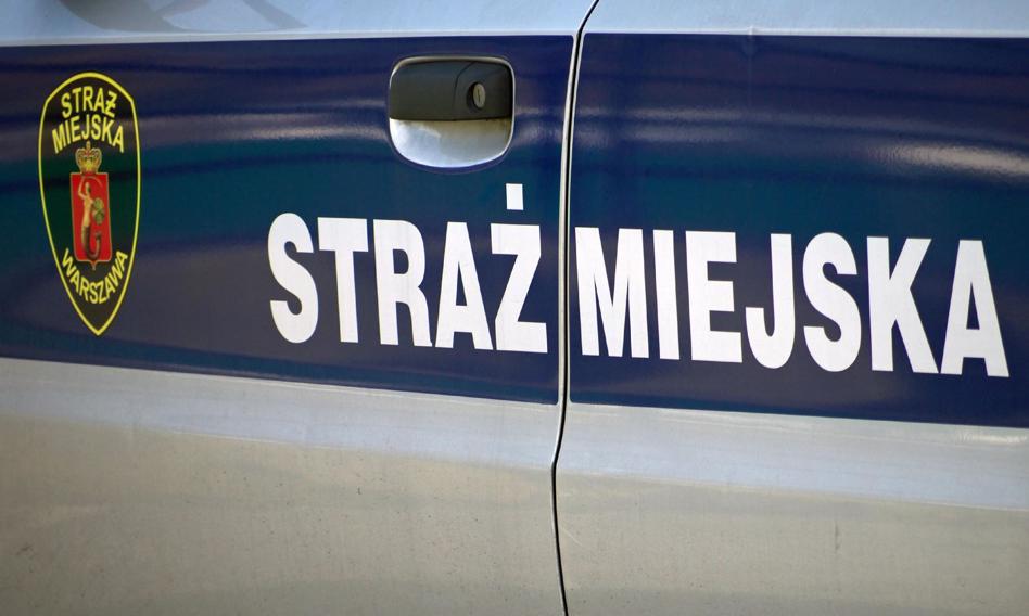 Straż miejska w Warszawie grozi strajkiem. Chcą podwyżek i dymisji komendanta