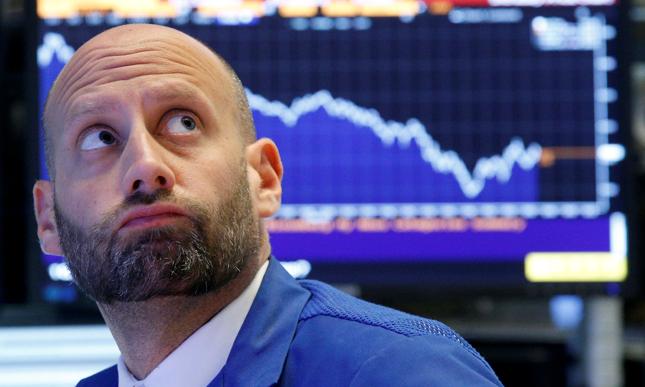 Lekkie spadki na Wall Street