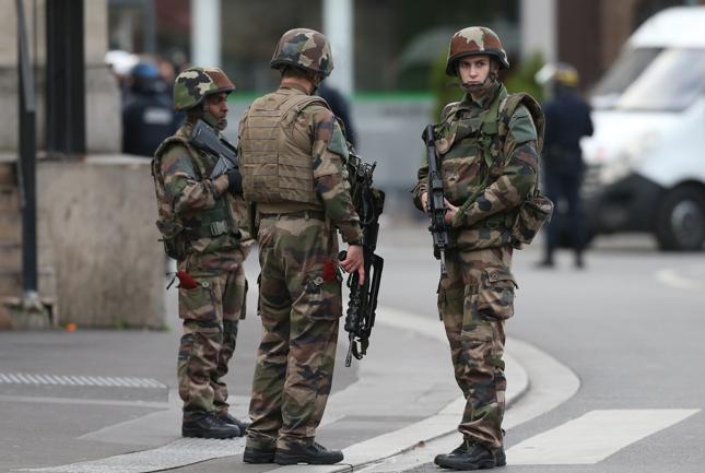 La France a-t-elle envoyé une centaine de soldats dans la région de Donetsk en Ukraine ?  « C’est de la désinformation »