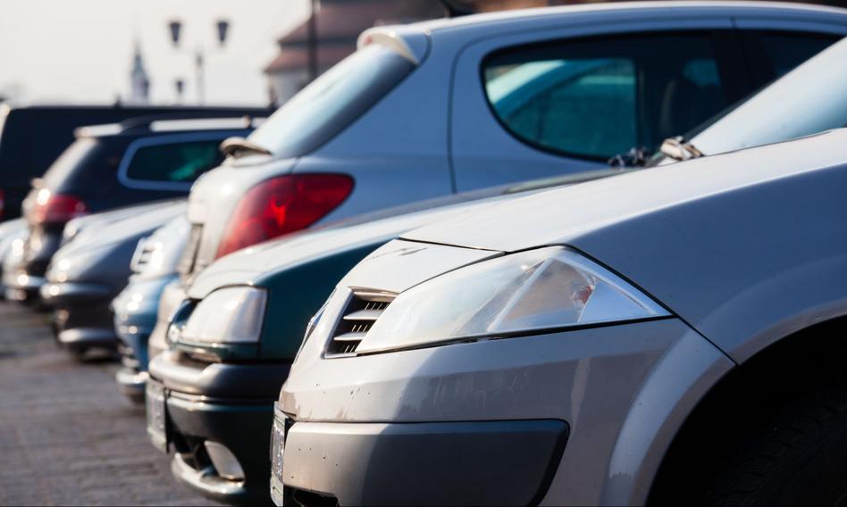 100 tys. zł za używane auto. Jak się nie dać nabrać przy zakupie samochodu z drugiej ręki?