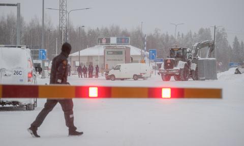 Finlandia zamyka całą wschodnią granicę z Rosją. To wynik "operacji hybrydowej"