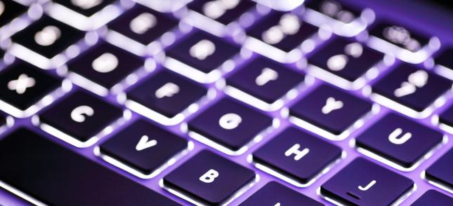 Właściciel Kickass Torrents wpadł przez Apple i Facebooka