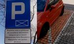 Pomarańczowe koperty na parkingach. "Tylko dla mieszkańców"