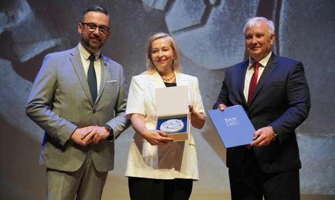 Nagroda Polskiej Akademii Nauk. Słynna biolożka otrzymała 400 tys. zł