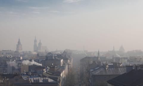Badania AGH: niekorzystne położenie Krakowa powoduje akumulację zanieczyszczeń powietrza z sąsiednich gmin