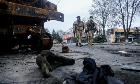 W ostrzale kolumny samochodów w obwodzie charkowskim zginęły 24 osoby, w tym 13 dzieci