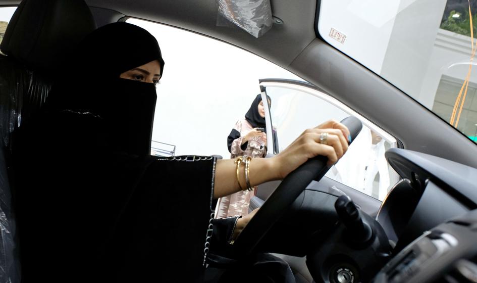 Sąd w Arabii Saudyjskiej: kobieta może samotnie żyć i podróżować