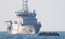 Koniec luksusowych hoteli. Azylanci w Wielkiej Brytanii kierowani do koszar