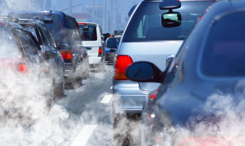 Ekspert: Zmiana w obliczaniu emisji dwutlenku węgla w motoryzacji to tylko półśrodek