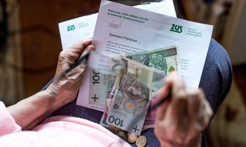 Emerytury stażowe zwiększą ubóstwo emerytalne? OSR krytykuje pomysł Lewicy