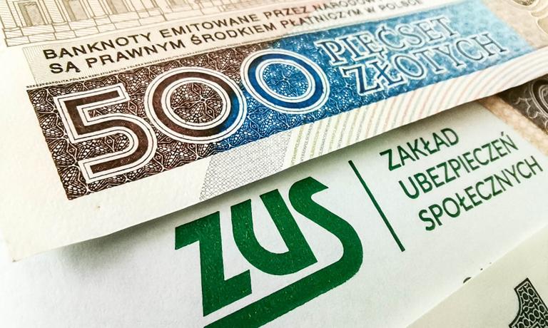 Les titulaires d’une somme forfaitaire peuvent payer jusqu’à plusieurs milliers de zlotys de prime supplémentaire.  « Malheureusement, ce n’est pas une erreur »