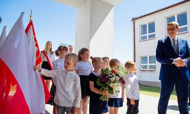 Rząd chce zwiększyć liczbę urodzeń. Zapowiada zmiany w prawie pracy