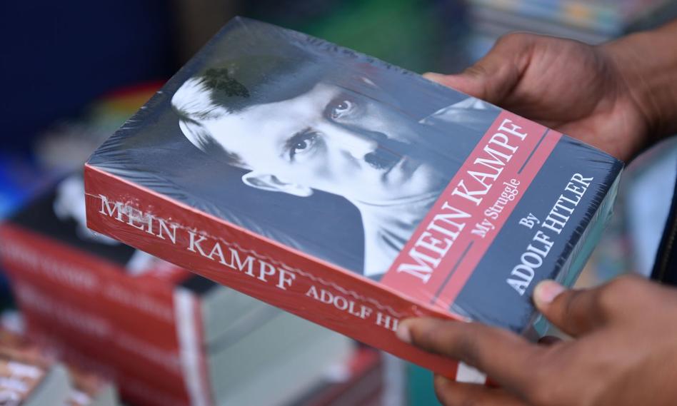 Kaufland sprzedawał "Mein Kampf" i pisma prawicowych ekstremistów. Po krytyce firma przeprasza