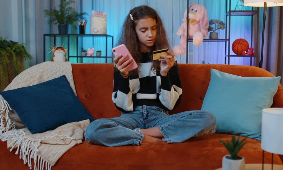 Zwierzęta, gry lub projekt od influencerki. Dzieci mają ogromny wybór kart debetowych do konta