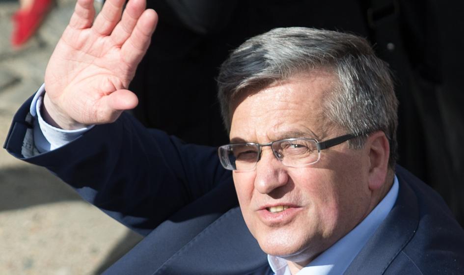 Sąd: nie było usiłowania rzutu krzesłem w b. prezydenta B. Komorowskiego