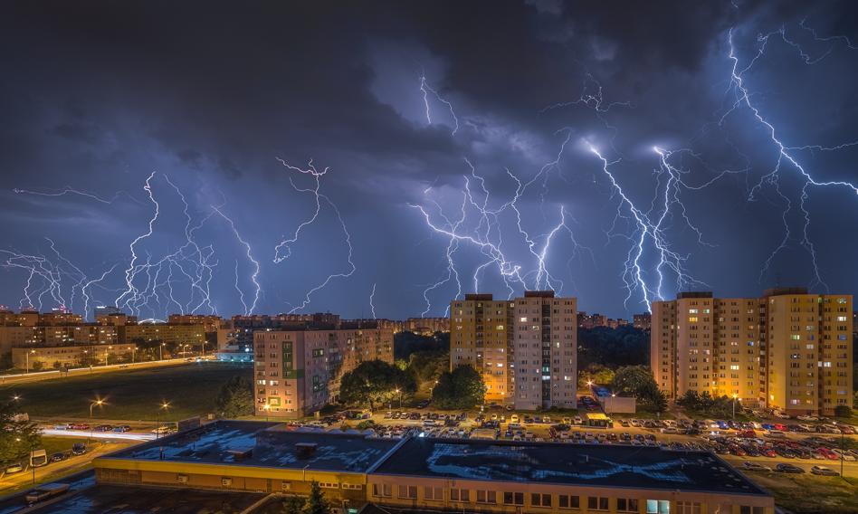 Jest alert RCB. Niż znad Bałkanów przyniesie we wtorek intensywne opady deszczu