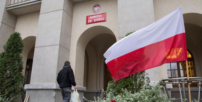 NIK: przepisy dot. zatrudniania cudzoziemców ułatwiają przyjazd w innych celach