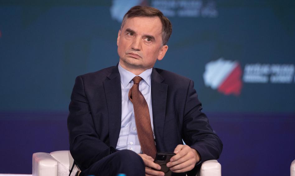 Tusk o ucieczce &quot;tchórza&quot; Ziobry do Orbana: Już lepiej jakby na Białoruś pojechał