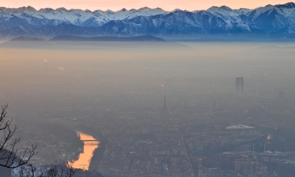 Włochy mogą zmniejszyć dozwoloną prędkość na drogach, by zredukować smog