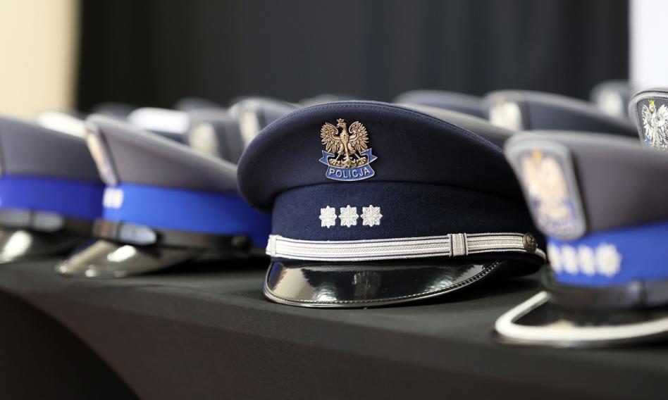 Podwyżka o 20 proc. w służbach faktem. Opublikowano nowele rozporządzeń