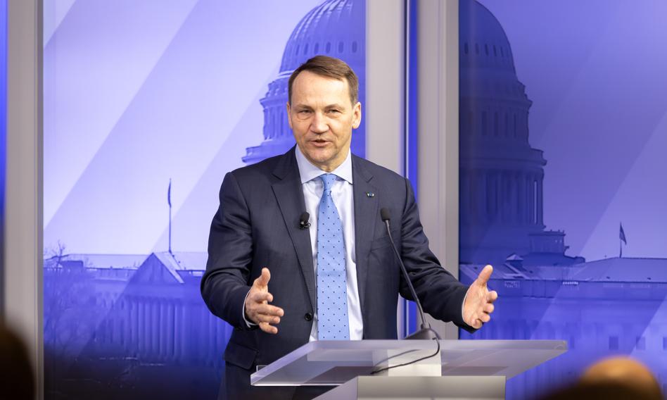 5 proc. PKB na obronność - taki cel przedstawił minister Sikorski