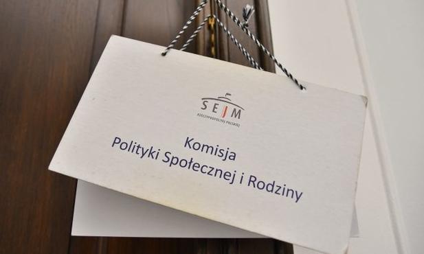 Projekt tarczy branżowej wraca do komisji