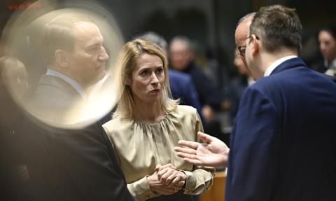 Narada 40 liderów "koalicji chętnych". Wielka Brytania da Ukrainie rakiety, Francja chce gwarancji