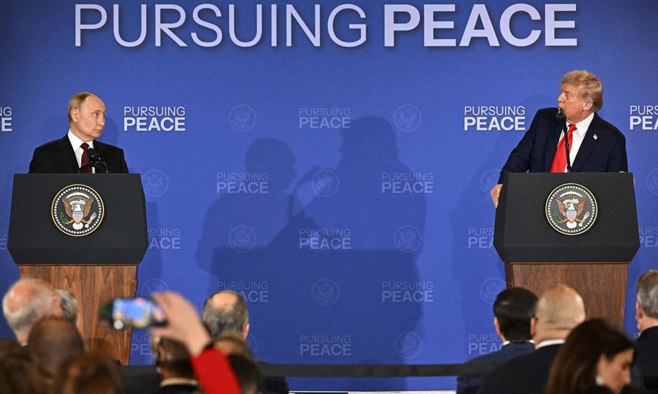 "Konstruktywny" szczyt na Alasce? Trump w roli „biznesiarza”, Putin zwycięski