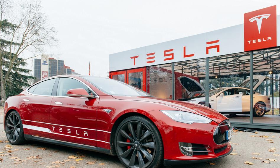 Tesla chwali się zyskiem wyższym od oczekiwań. Akcje w górę