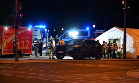 Atak podczas Parady Równości w Berlinie. Furgonetka wjechała w tłum. Trwa obława za zamachowcem