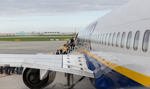 Ryanair: w kabinie nowych samolotów więcej pasażerów, ale nie miejsca na bagaż
