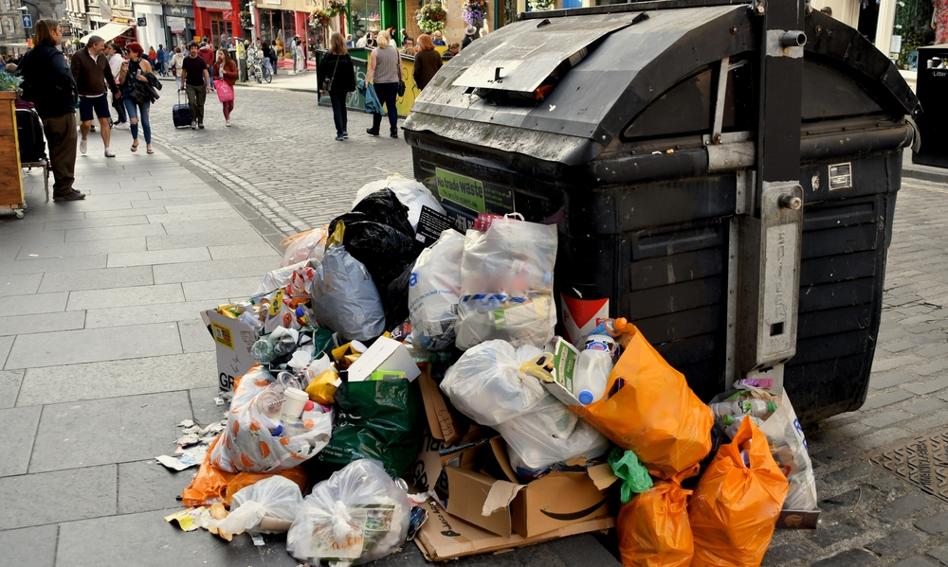 Szkocja tonie w śmieciach. Trwa strajk służb sprzątających