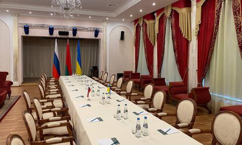 Triki z akademii KGB przy stole negocjacyjnym. Dla Rosji nawet rozmowy to wojna