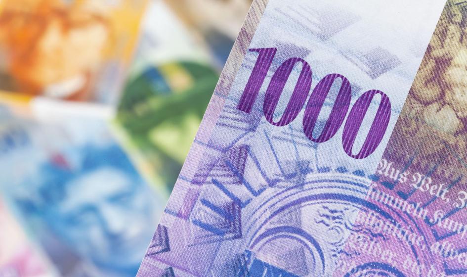 Który kredyt jest tańszy: w CHF czy PLN?