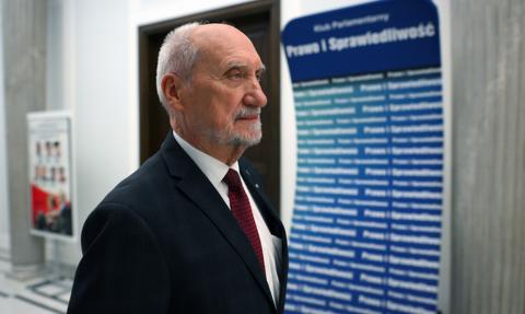 Poseł PiS Antoni Macierewicz bez immunitetu. "Celem było ugruntowanie kłamstwa smoleńskiego"