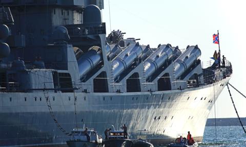 Rosjanie umacniają port w Sewastopolu