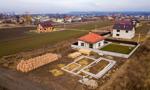 Kilkunastoarowe działki w miastach potaniały w ofertach najmocniej [Nowy raport]