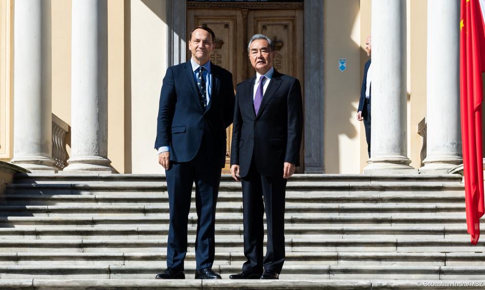 Sikorski spotkał się z szefem chińskiej dyplomacji. Co z cłami, których chce Trump?