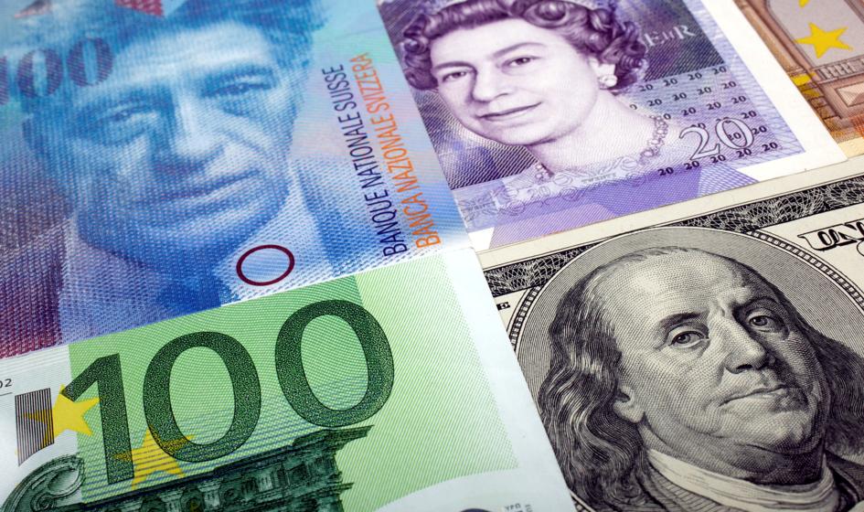 Kurs euro zbliża się już do 4,40 zł, drożeją też frank, funt i dolar