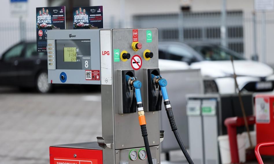 Ceny paliw najniższe od pół roku. Ale powinny być jeszcze niższe