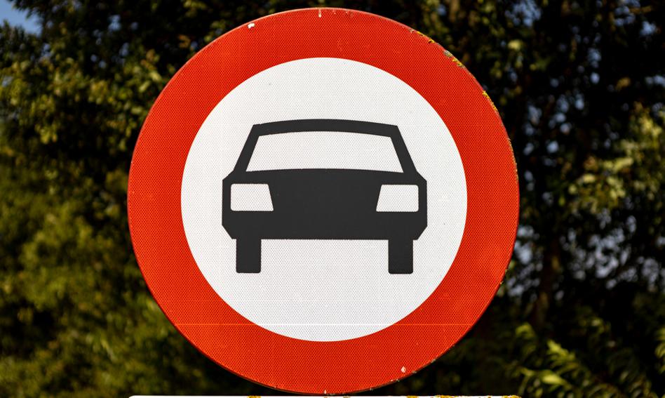 Tu, tam i jeszcze tamże. Holandia z 3 mln znaków drogowych utrudnia kierowcom życie