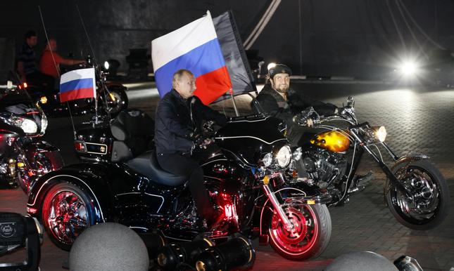 Władimir Putin z liderem "Nocnych Wilków"